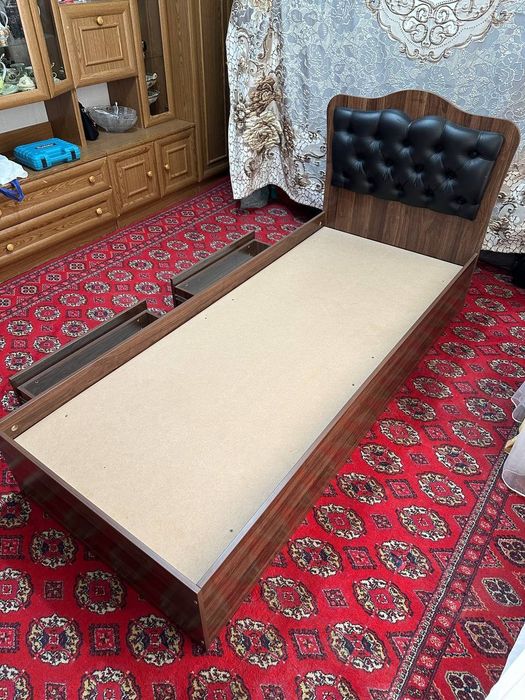 Кроват , холати янгидай турипди