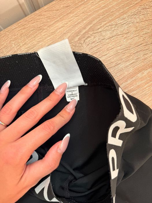 Colanti Nike ff buni pentru miscare