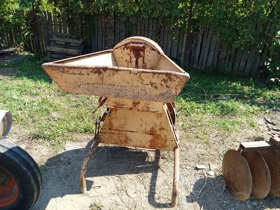 Moara cu ciocanele cu priza pentru cardan