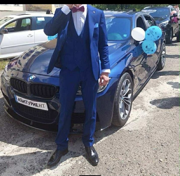 Мъжки  син костюм.