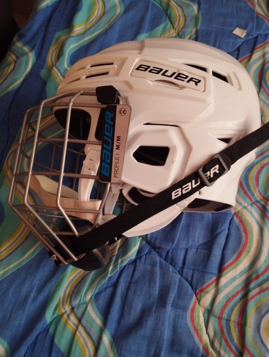 Продам шлем BAUER