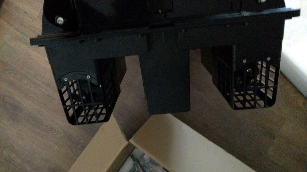 Лодка за захранка тримаран с товароносимост до 10кг с вграден Автопило