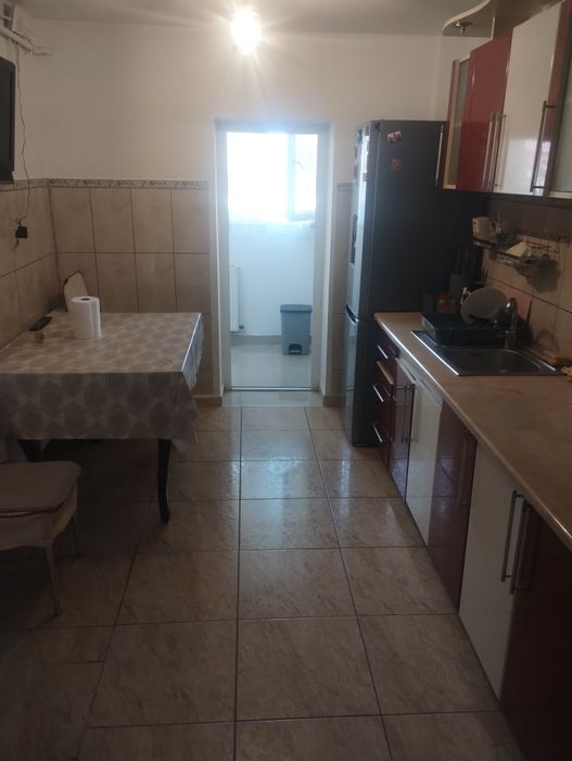 Închiriez apartament