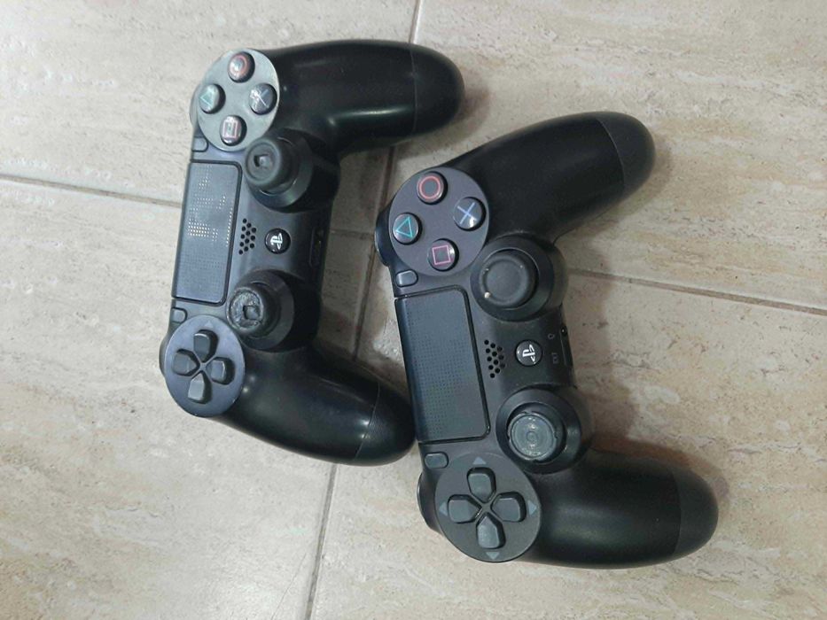 PlayStation 4 с два джойстика