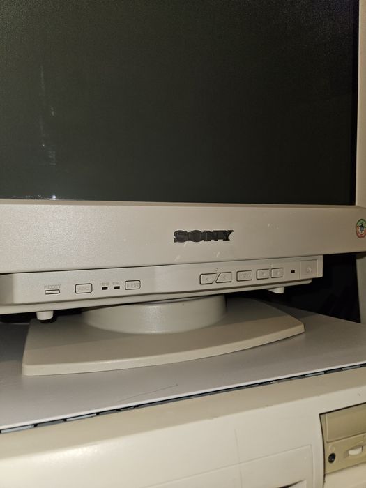 Sony Trinitron Multiscan 400ps професионален CRT монитор