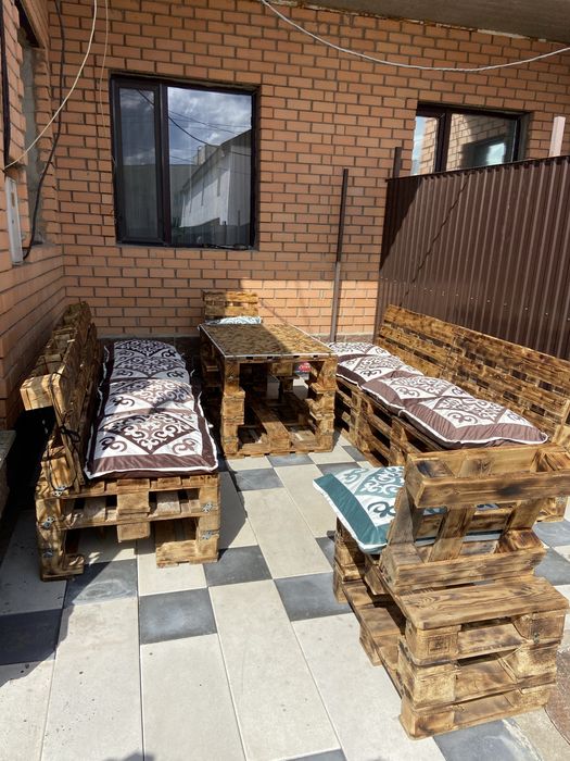 Диван из поддонов