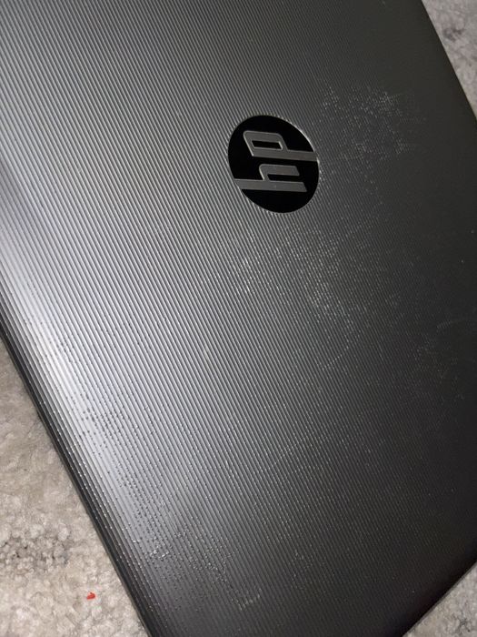 Vând laptop pentru piese (Este funcțional)