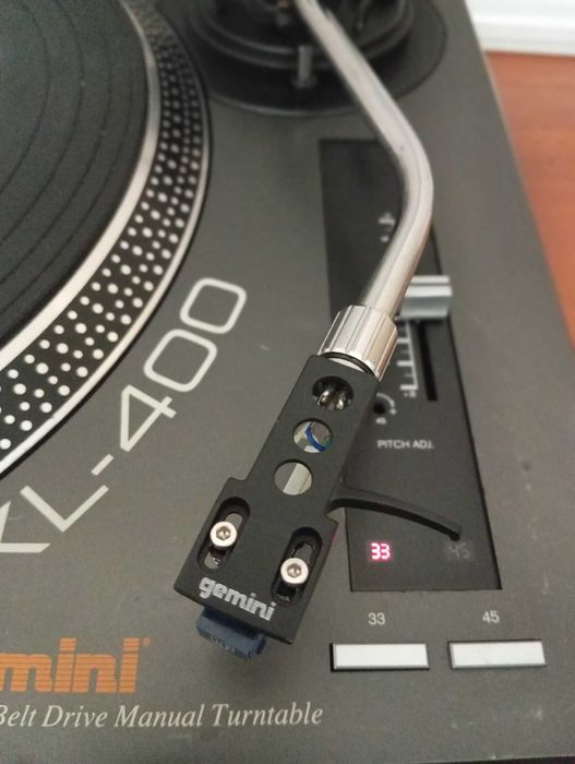 Продам проигрыватель винил дисков GEMINI.