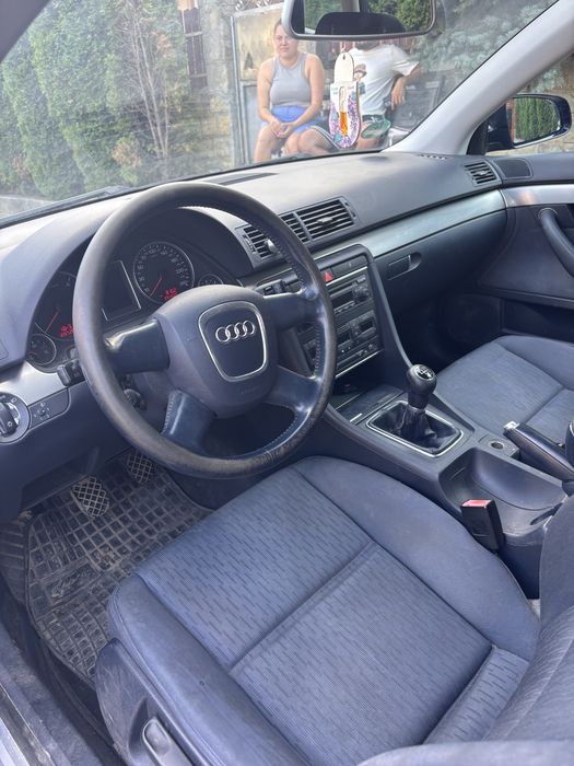 Se vinde Audi A4 B7, an fabricație 2006, motor 2.0 TDI BPW de 140 CP, culoare albastru, cu 254.000 km la bord.