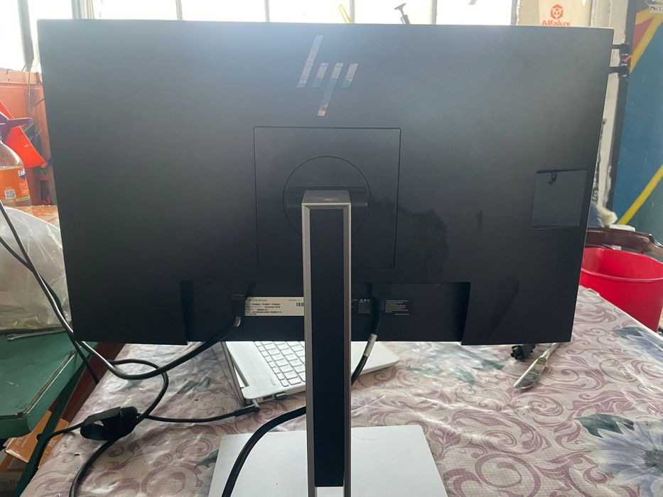 Monitor HP E233 impecabil
