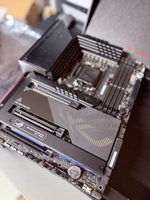 Placa de baza Asus Rog Maximus z790 hero pc gaming intel i5 i7 i9 ddr5