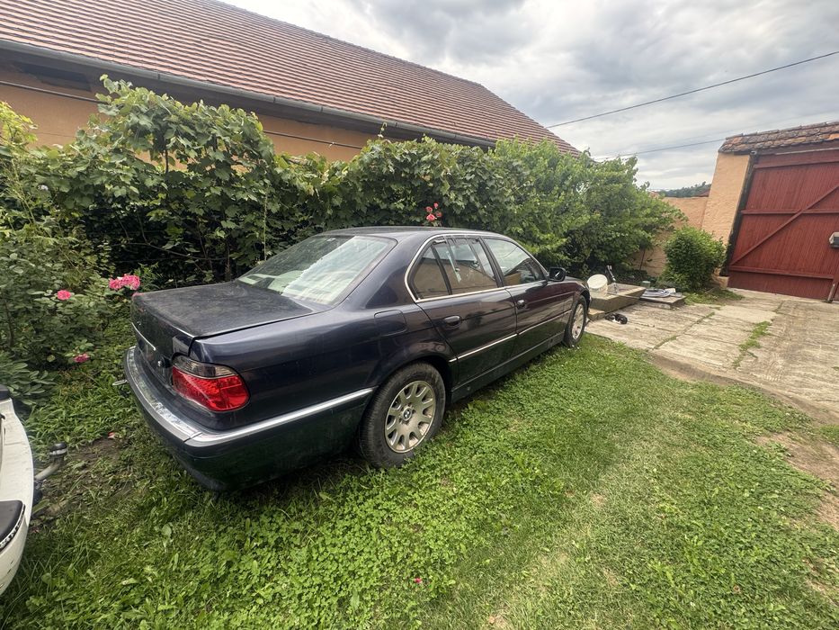 BMW E38 730i V8 Manual