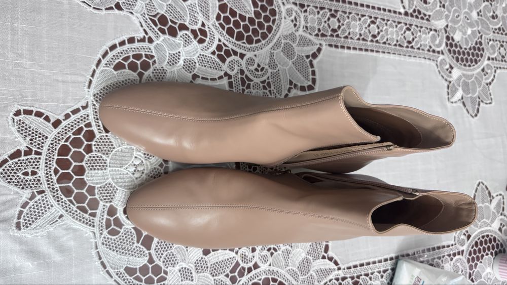 Туфли женские  бежвые 39