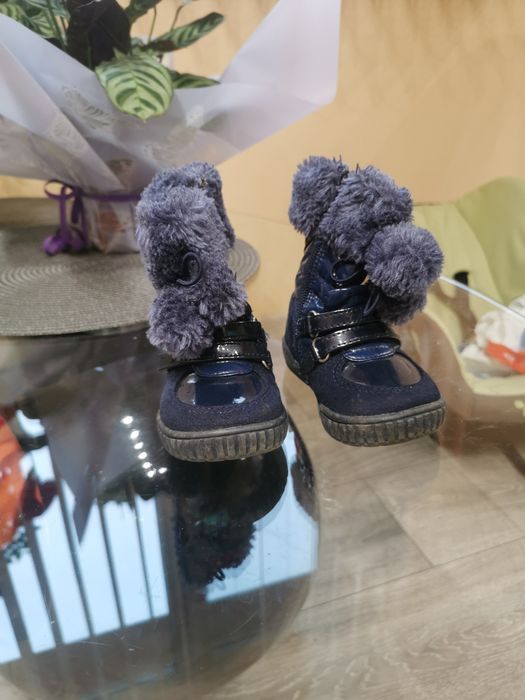 Тъмносини ботушки