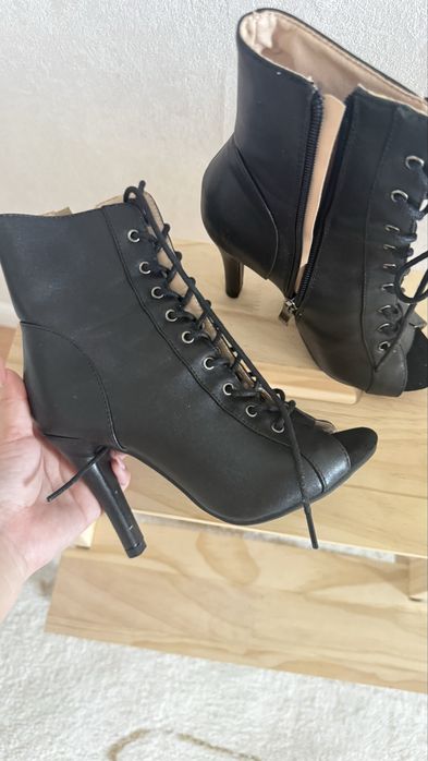 Продам туфли хайхилс