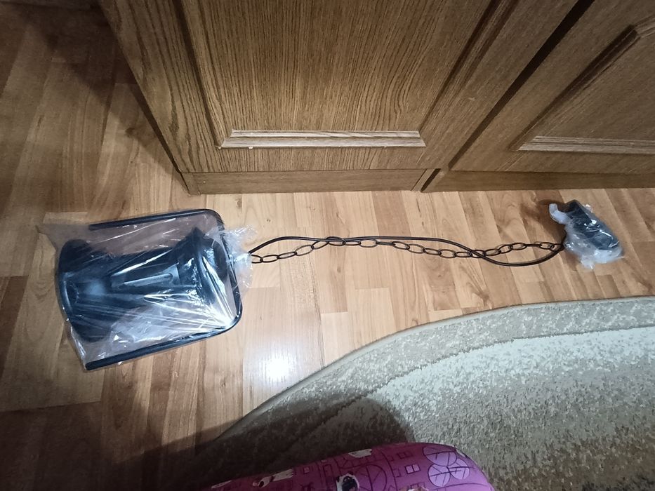 VÂND Lampa suspendata cu lant negru, E27, 1m, Negru  ESTE NOU

1️⃣0️⃣