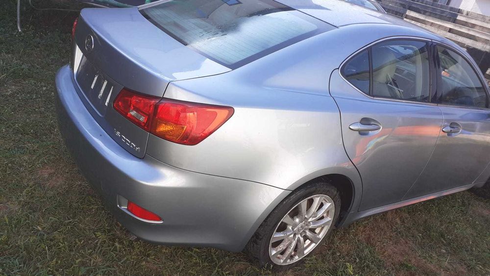 Dezmembrez Lexus IS 220