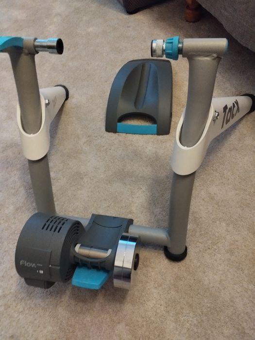 Интерактивен смарт велотренажор Tacx Flow Smart (T2240) - за Zwift