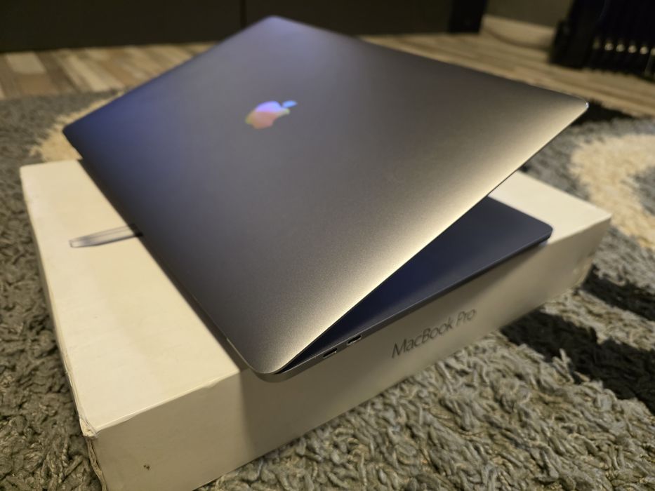 MacBook Pro 15 Touchbar Retina