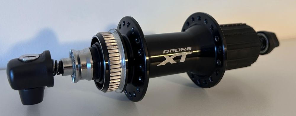 Vând Shimano Deore XT