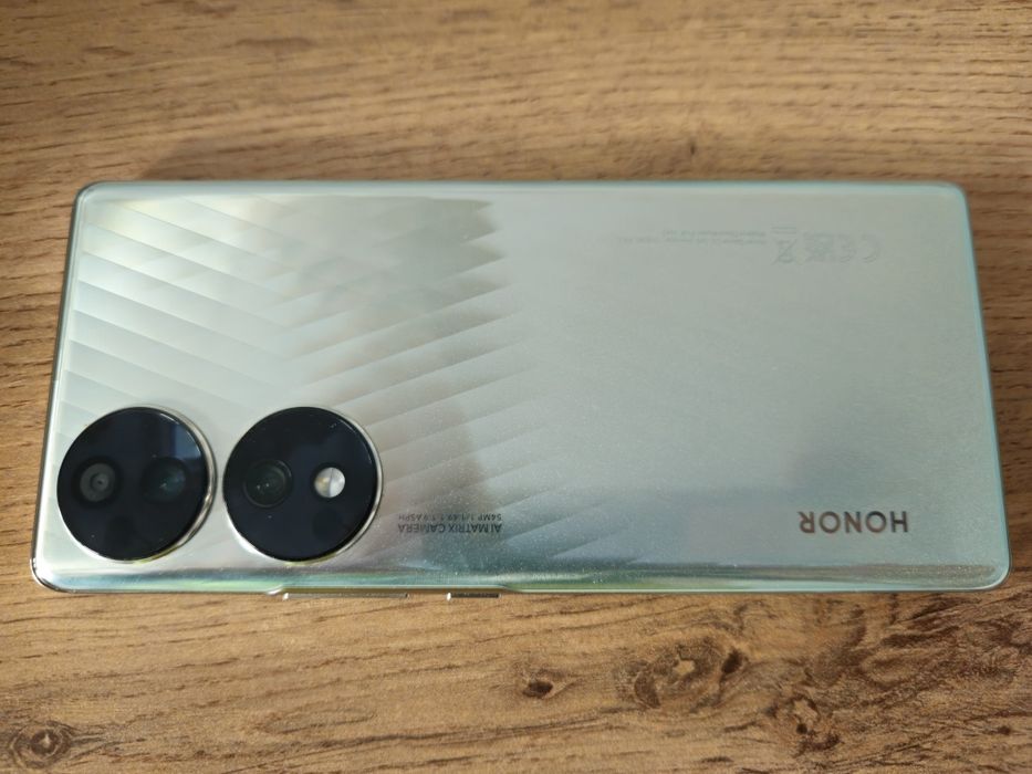 Продам Honor 70.