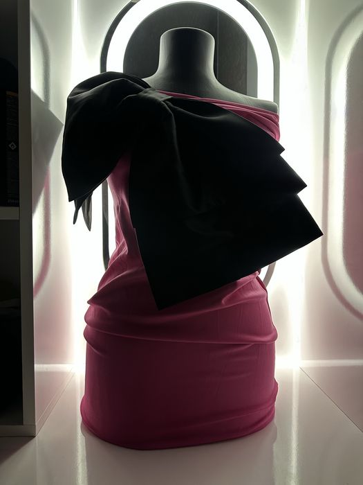 Розова рокля с панделка