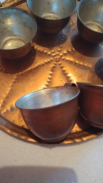 Продавам стар меден поднос с чаши и други неща