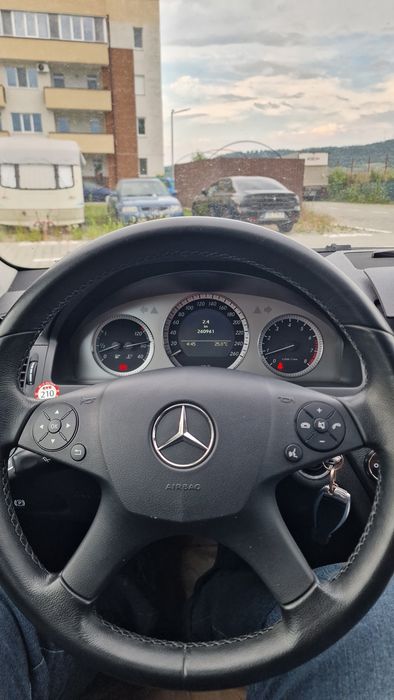 Mercedes-Benz C-Class W204 C200 Kompressor – 2009 | 184 CP | Manuală