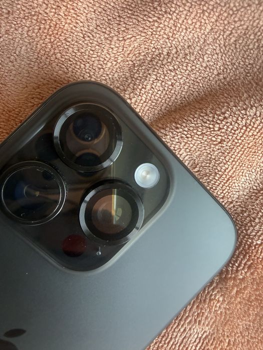 Продам IPhone 16 pro