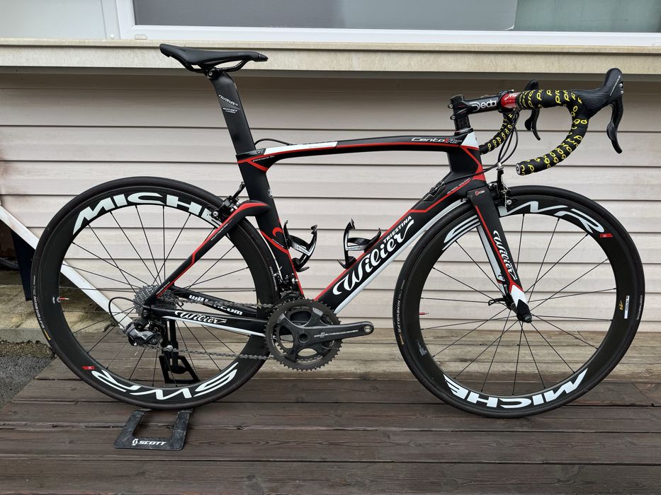 Карбонов шосеен велосипед Wilier Cento1 Air