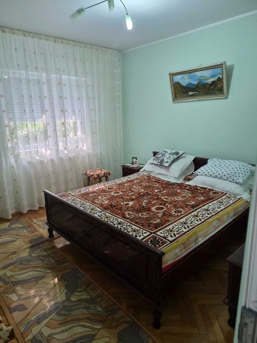 Ofer spre inchiriere apartament 3 camere la Parc Viva pe termen lung