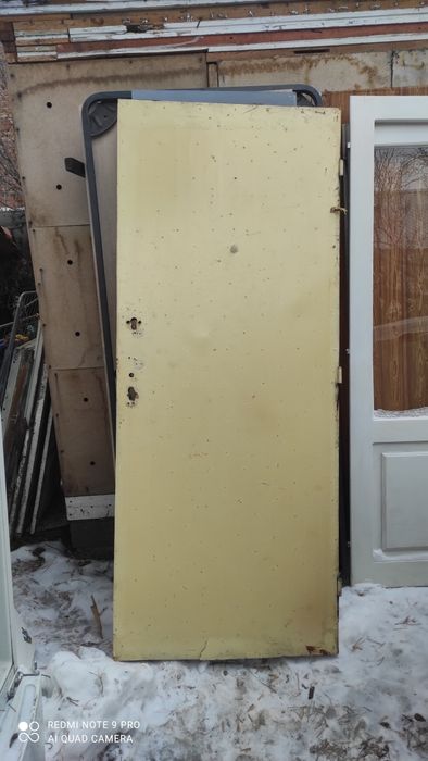 Деревянные двери.