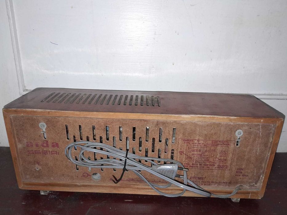 Radio vechi romanesc  Aida functional