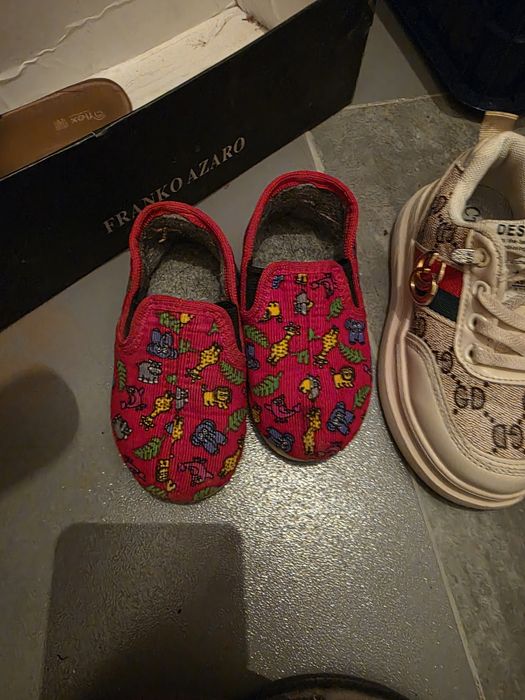 Обувь детская продается