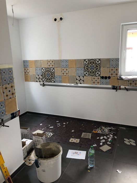 Execut lucrari de amenajare interioara gresie si faianta