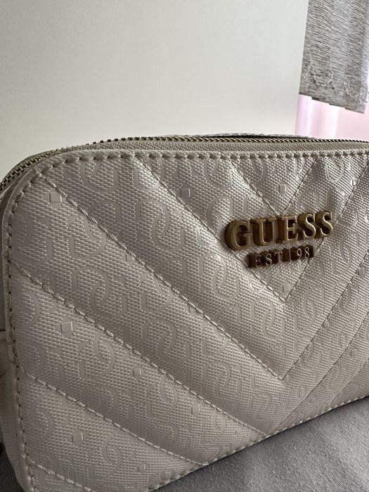 Оригинална чанта Guess