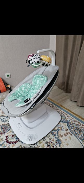 Продам шезлонг 4moms