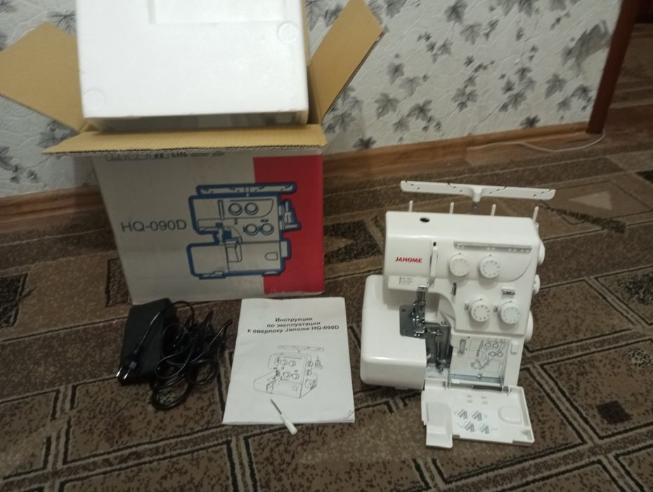 Продам Оверлок Janome HQ-090D белый