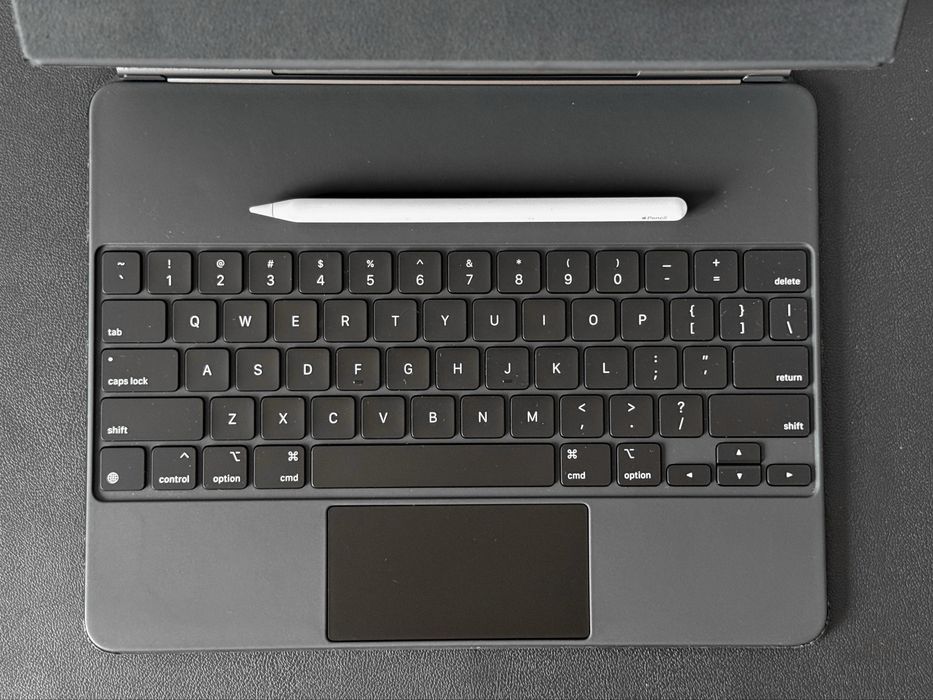 Tastatură / Husă Apple iPad Magic Keyboard pt iPad 12.9” + Stylus Apple Pencil 2 - stare f bună
