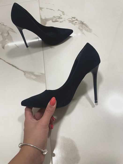 Тъмносини велурени токчета