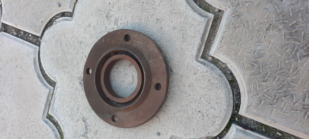 Фланец приварной под трубу на 70 мм.