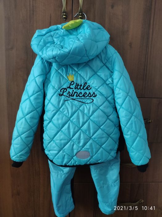 Продам костюм на девочку осень-весна