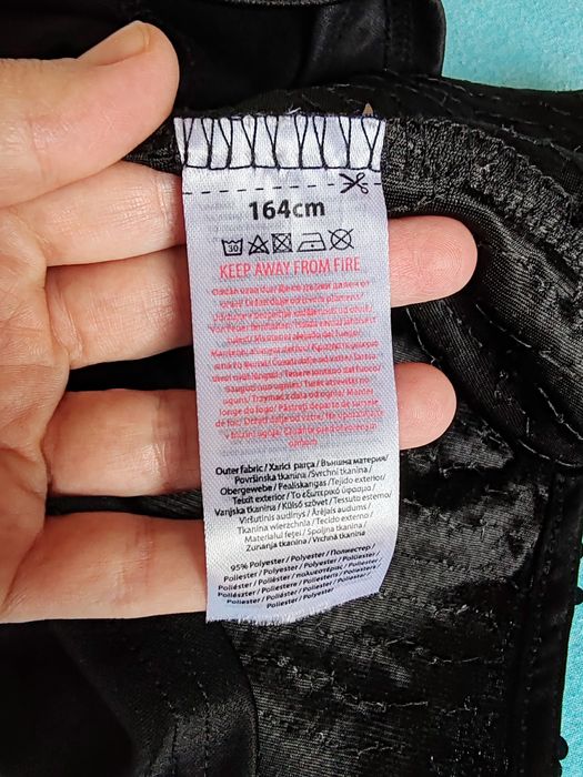 Fusta neagra catifea cu paiete, blugi, colanti sport