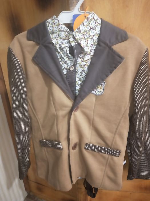 Продаю костюм тройку на мальчика 6-7 лет. Обувь на мальчика 30 размера