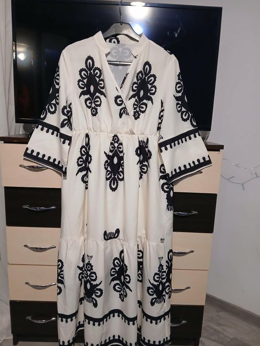 Vând rochi de dama L