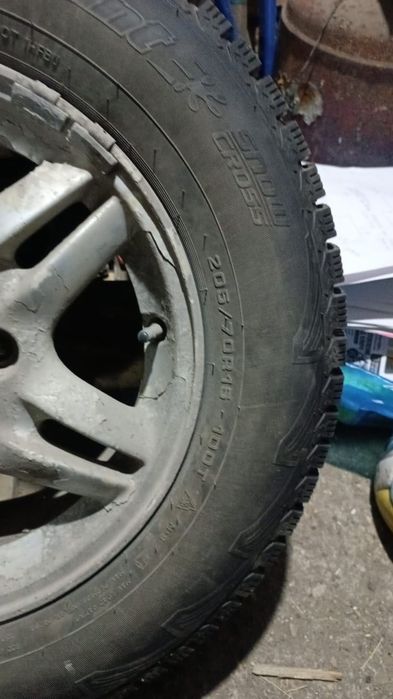 продам резину с дисками HONDA CR-V