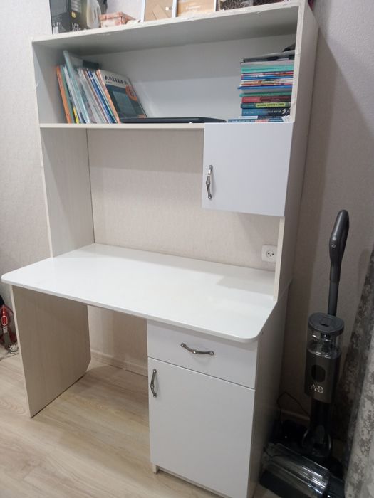 Продам письмины стол