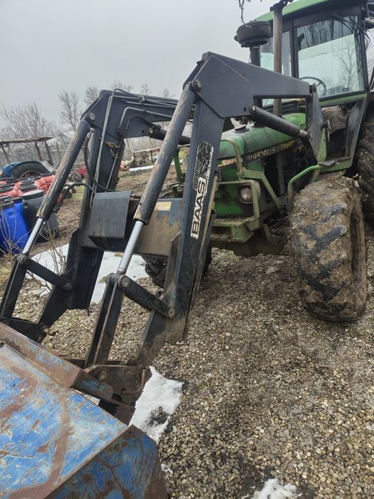 Încărcător frontal John Deere nu 2040 S