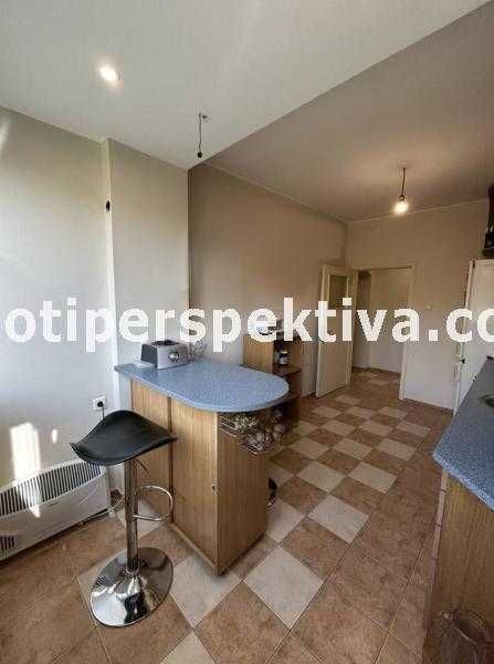 Продава се Тристаен апартамент в Пловдив, Център - 83 кв.м за 2025 €/кв.м - Снимка #4