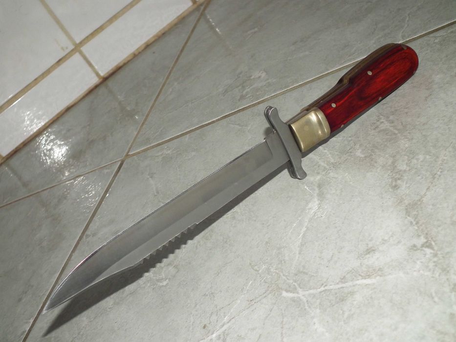 Briceag deosebit interesant de mari dimensiuni ín stare foarte buná